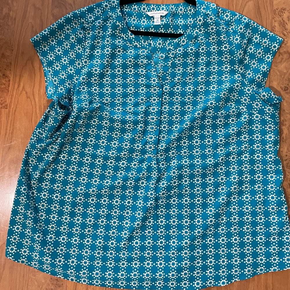 Beautiful turquoise top, Great condition.